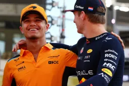 Lando Norris mostra i suoi trucchi sugli sci durante le vacanze invernali