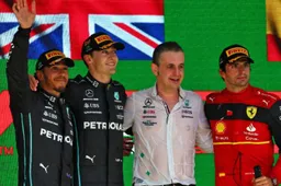 Russell surpreende até na Mercedes: "Incrivelmente analítico"