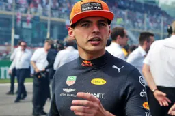 Kijken: Verstappen voetbalt voor het goede doel