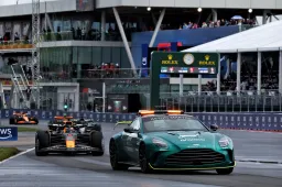 Verstappen gana, Norris P2, Russel P3, Pérez DNF otra vez