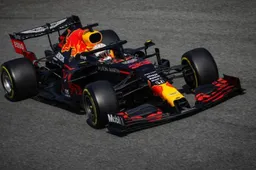Verstappen congratulates his number one mechanic