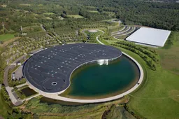 McLaren geeft inkijkje in geheime lab waar beademingsapparatuur wordt geproduceerd