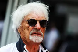 Zit er een geheime boodschap achter de treffende nieuwe Kerstkaart van Ecclestone?