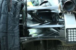 FIA kijkt naar nieuwe veiligheidsmaatregelen, waaronder gekleurde achterlichten