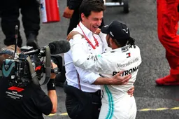 Wolff en Hamilton: ''Concurrentie moet het praten eens op de baan doen''