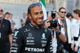Lewis Hamilton desea a todos una Feliz Navidad y un Próspero Año Nuevo