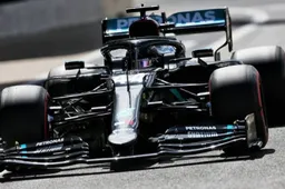 Hamilton takes victory at the British Grand Prix despite major tyre issue