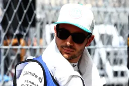 Il Giro d'Italia scherza sulle penalità di Esteban Ocon