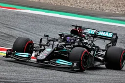 Hamilton tekende contract vanwege strijd met Red Bull: 'Liefde aangewakkerd'