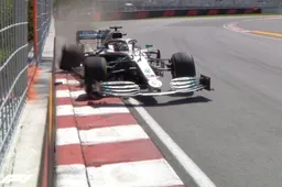Hamilton raakt de muur tijdens VT2 Canada
