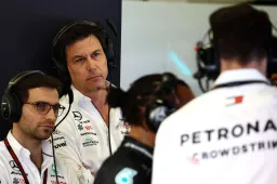Conflit entre Hamilton et Russell en raison de l'absence de Wolff ?