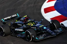 Hamilton baalt: 'Teams zouden er niet tégen, maar vóór moeten zijn'
