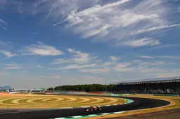 Samenvatting VT1: Mercedes bovenaan, Verstappen valt stil!