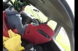 Crash! Dit gebeurt er als je met weinig ervaring gaat racen op Brands Hatch!