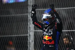 Verstappen gaat na vierde wereldtitel in op Mercedes-overstap en F1-exit