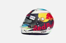 Video: Ricciardo onhult zijn nieuwe helm!