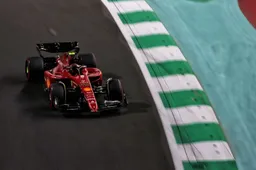Sainz verwacht spannende race: 'Red Bull en Ferrari gemengd aan de top'