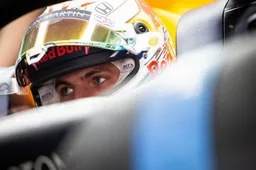 Verstappen discusses potential problems on team radio in China