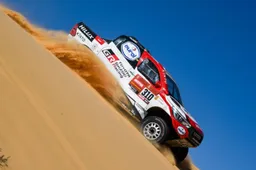 Dakar Rally 2020 | Beelden van crash Alonso; duintop fungeert als springschans