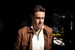 Compleet van de zotte dat Alonso wegkomt met overduidelijke 'brake-test'