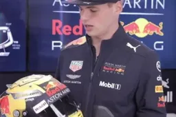 Max Verstappen presenteert een nieuwe helm voor de Grand Prix van Oostenrijk