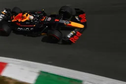 Verstappen splitst de Ferrari's tijdens VT2 Italië, flink gat naar de rest