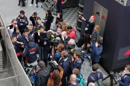 In de F1 Paddock: Verstappen laat P1 lopen, Hamilton kent eigen schema niet