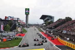 F1 Live | Hamilton comes out on top in FP2, Sainz follows behind