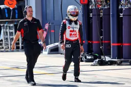 Kevin Magnussen "agacé" par Oscar Piastri après avoir été gêné à Imola