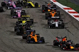Hakkinen begrijpt frustratie Sainz: 'Verstappen gaf hem geen ruimte'