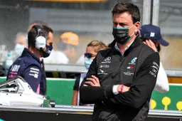 Wolff waves away rumours: "I'm part of Mercedes"