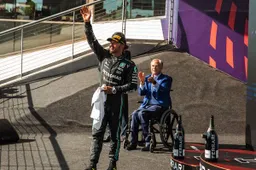 Hamilton mild voor team: 'Door Norris en Verstappen was het sowieso lastig'