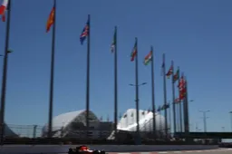 Russia sticks with return of grid girls