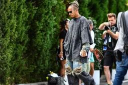 Hamilton quer reduzir pela metade a diferença com a Red Bull