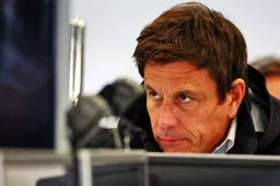 Wolff: "Can't be satisfied with Verstappen in a league of his own"