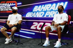 Hamilton defends Bottas: "Not easy being my teammate"