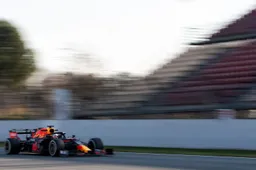 F1 wintertest lunchupdate 13:00 | Verstappen spint twee keer en zit vast in gravel