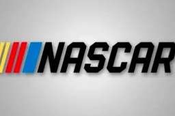 Piloto da NASCAR agride colega após colisão