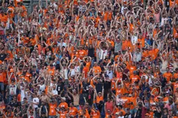 Zelfs Verstappen krijgt Oranje menigte niet stil