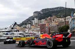 Verstappen probeert de snelste tijd neer te zetten op het circuit van Monaco