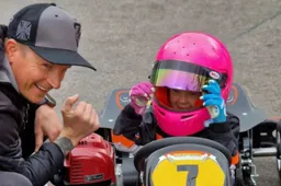 F1 Social Stint | Dochter Raikkonen treed in zijn voetsporen op de kartbaan