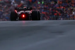 Verstappen bereikt bijzondere mijlpaal tijdens Grand Prix van Nederland