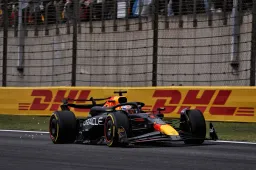 Volledige uitslag | Verstappen van P4 naar P1 in China
