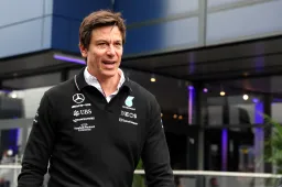 Wolff prefere se manter 'cético' em relação ao W15