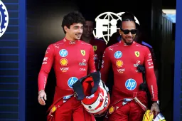 Torcida ironiza nova camisa da Ferrari: "Agora um carro novo"