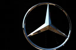 Mercedes blijft de F1 trouw: 'Blij om deel uit te maken van de show'