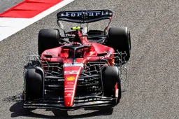 Opmerkelijke beelden: de neus van de Ferrari deukt in op hoge snelheid