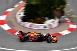 Tom Coronel niet eens met tijdstraf Verstappen: "Wat had hij dan moeten doen?"