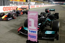 Verstappen krijgt hulp: "Hij is de laatste tijd verbeterd"