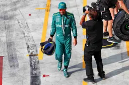 Alonso houdt zich vast aan McLaren en Mercedes: 'Houd niet van excuses'